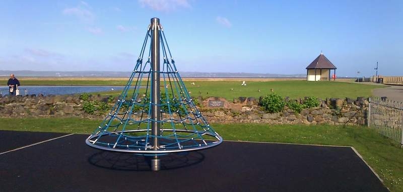 Roterende klatrepyramide