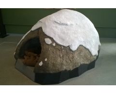 Klatrestein med grotte BJØRNEFJELL